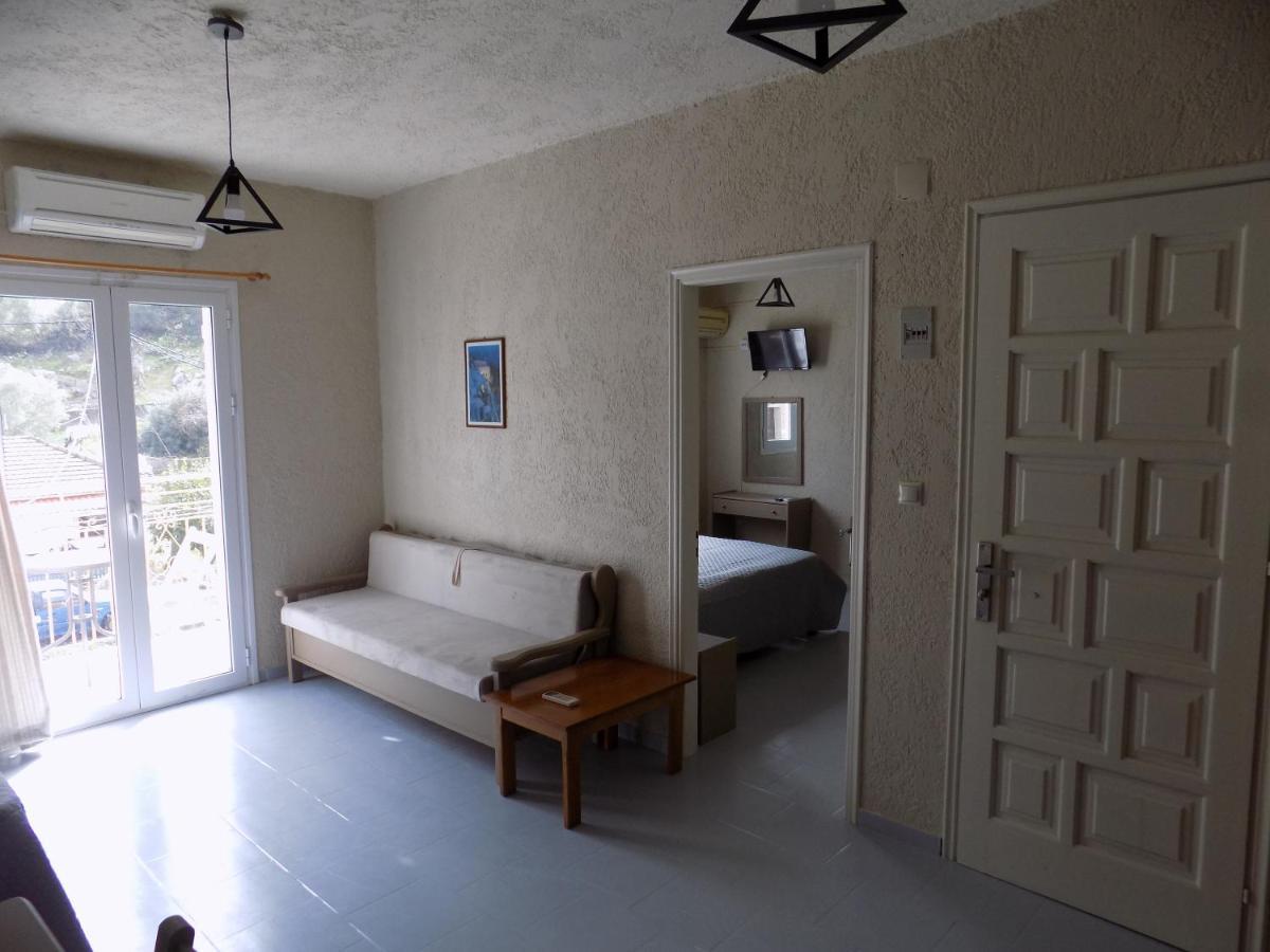 Afrodite Spacious Apartments! Agia Efimia Exterior foto