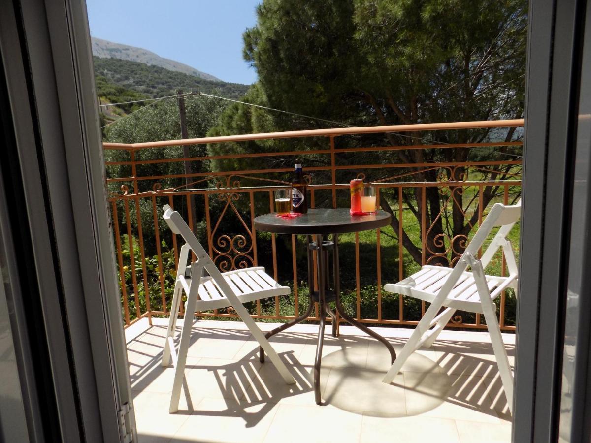 Afrodite Spacious Apartments! Agia Efimia Exterior foto