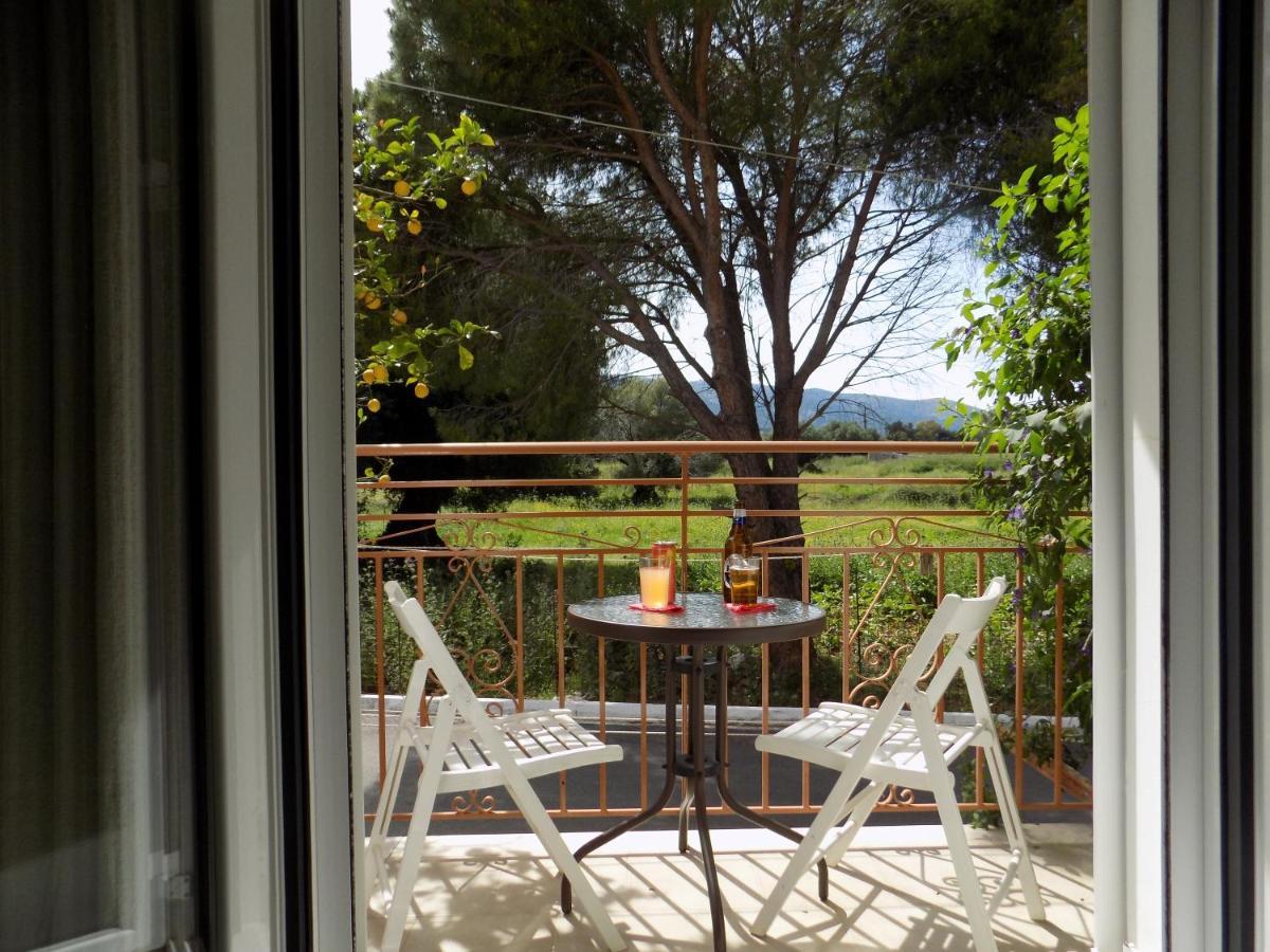 Afrodite Spacious Apartments! Agia Efimia Exterior foto